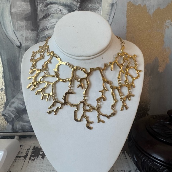 Jewelry - GOLD STATEMENT NECKLACE